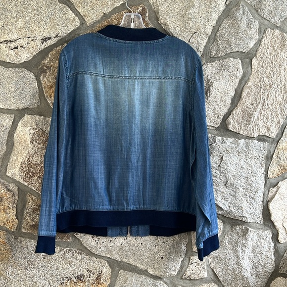 Zenergy by Chico’s Size 3 Jean Cropped Bomber Jacket - Picture 7 of 8